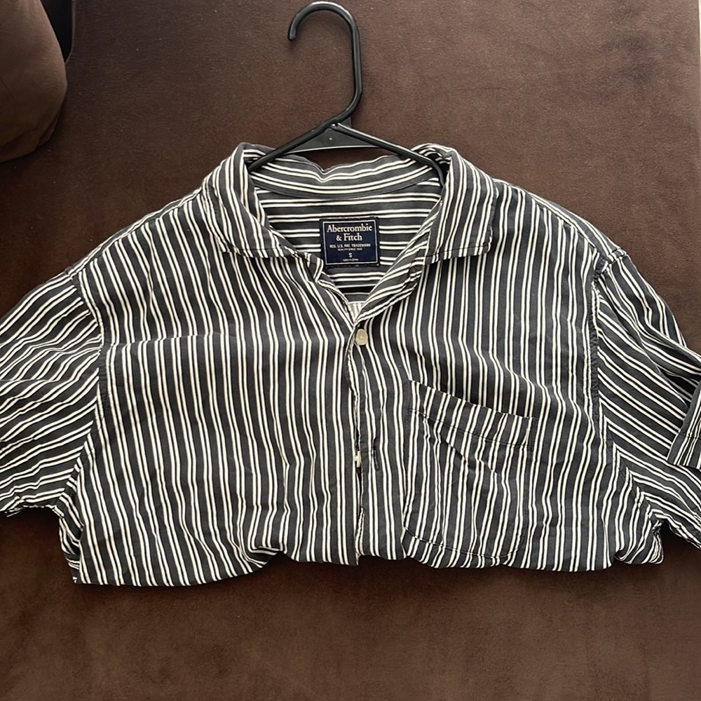 CASUAL BUTTON DOWN TSHRIT